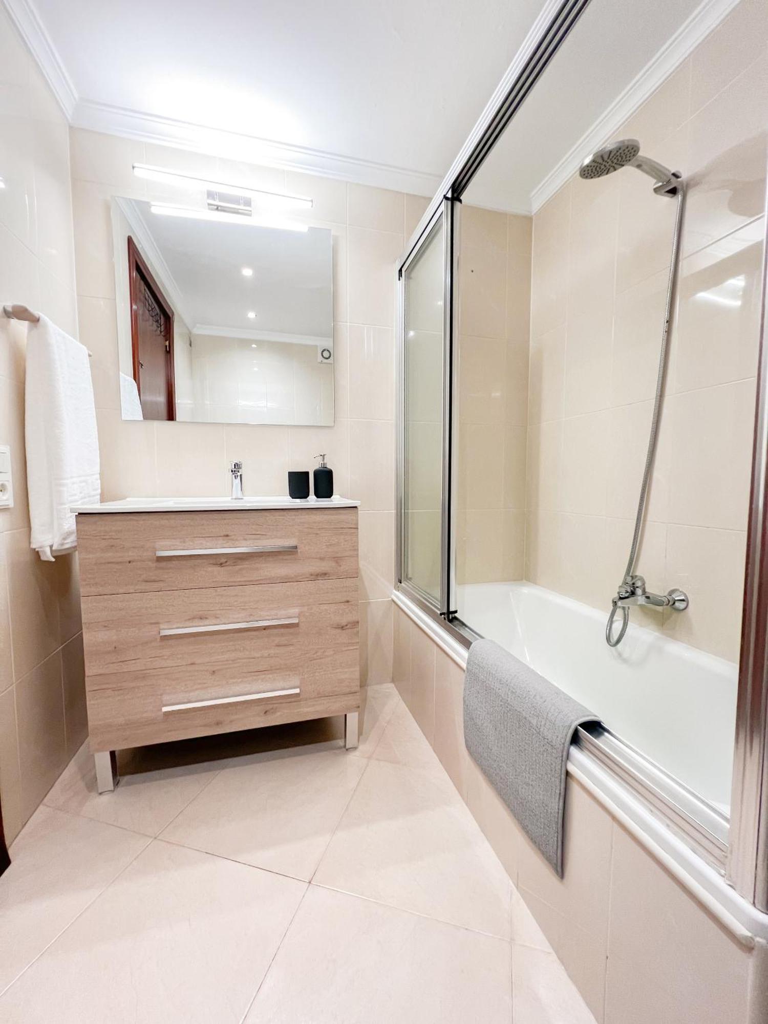 Cozy Flat With Sea Views La Torre Apartment ตอร์เรโมลิโนส ภายนอก รูปภาพ